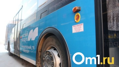 В центре Омска оборвались троллейбусные провода