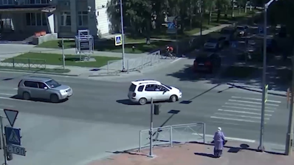 Смерть на переходе: видео гибели 5-летнего мальчика под колесами Audi Q7 в Новосибирске появилось в сети