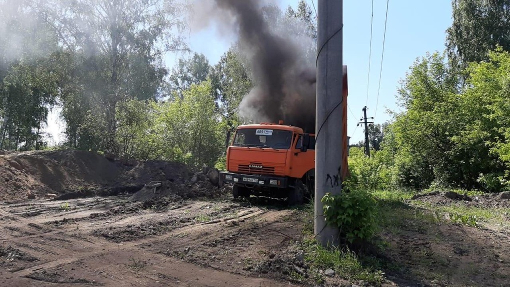 В Новосибирске водитель КамАза погиб в результате несчастного случая