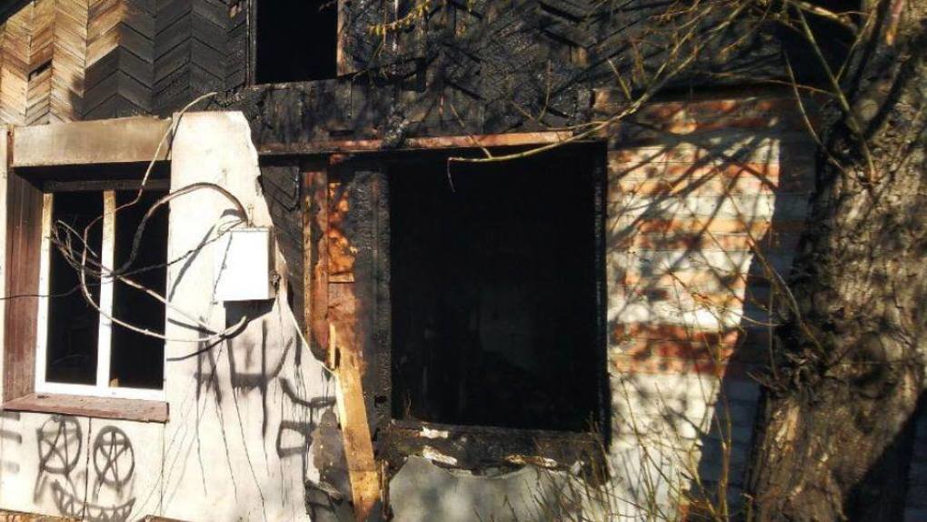 Пожар в доме, где погибли омские подростки, мог произойти из-за аварийно работавшего электрооборудования