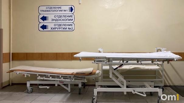 Омич получил тяжёлую травму головы на заводе