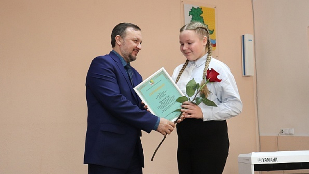 Ученикам школы искусств Омского района вручили почётную премию