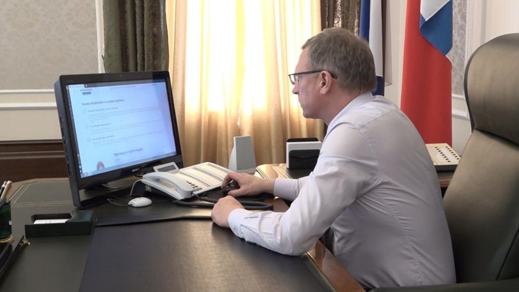 Губернатор Омской области Александр Бурков принял участие в переписи населения