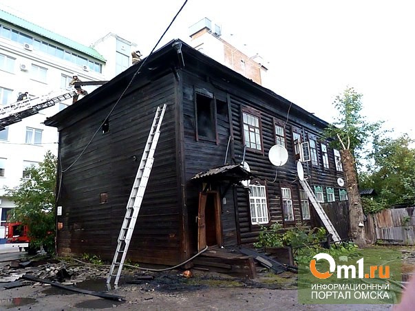 После темного деревянного барака новый. Улица Степана Разина Омск. Барак по ул. Степана Разина. Степана Разина 27 Томск. Барак деревянный Омск.