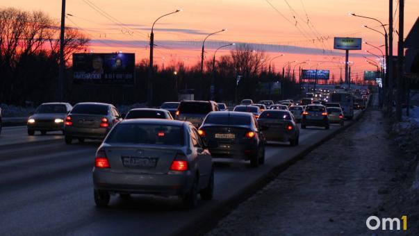 Пробки в шесть баллов парализовали движение в центре Омска