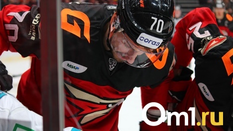 Тренер омского «Авангарда» принял неожиданное решение и выпустил пять нападающих на лёд в игре с «Амуром»