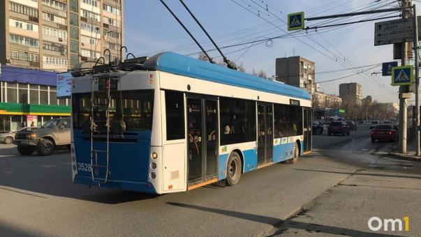Следователи проверяют обстоятельства ДТП с участием автобуса и троллейбуса в Новосибирске