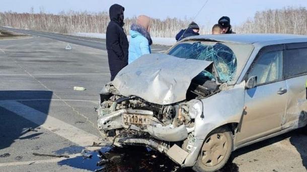 В ДТП на омской «трассе смерти» пострадала пара с ребёнком