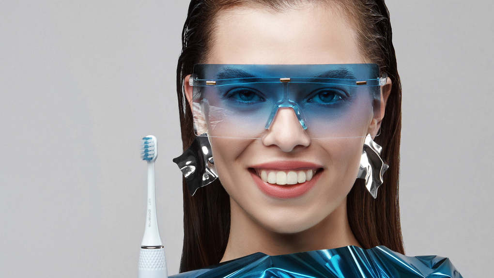 Улыбка на миллион: омичам представили электрическую зубную щётку для обладателей брекетов
