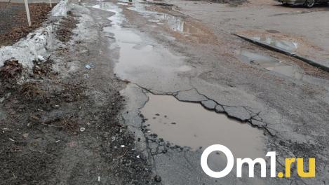 Разбитая дорога в посёлке Озеро-Карачи: глава сельсовета «заработал» штраф под Новосибирском