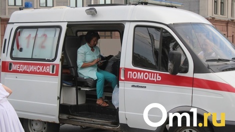 Омичку, которую сбило отлетевшее колесо от автобуса, выписали из больницы