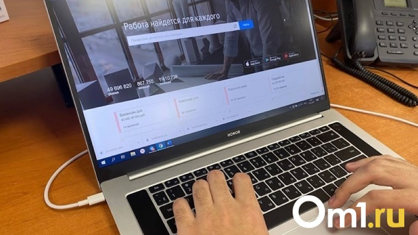 Почти половина омских мужчин согласны на «серую» зарплату