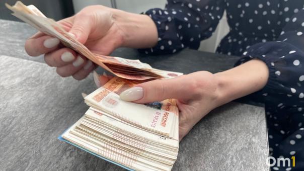 Должники: омичи просрочили платежи в банках на 300 тысяч рублей