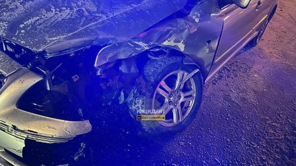 «Выехал на встречку»: три автомобиля столкнулись ночью в Новосибирске