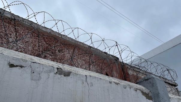 В Омской области судимый сельчанин с ножом набросился на приятеля