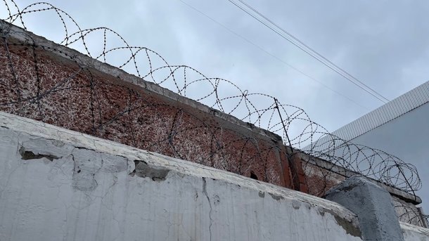 В Омской области судимый сельчанин с ножом набросился на приятеля