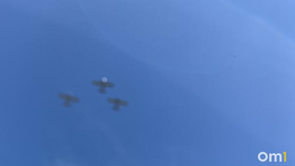 Не война. Власти объяснили, откуда в небе над Омском взялись военные самолёты