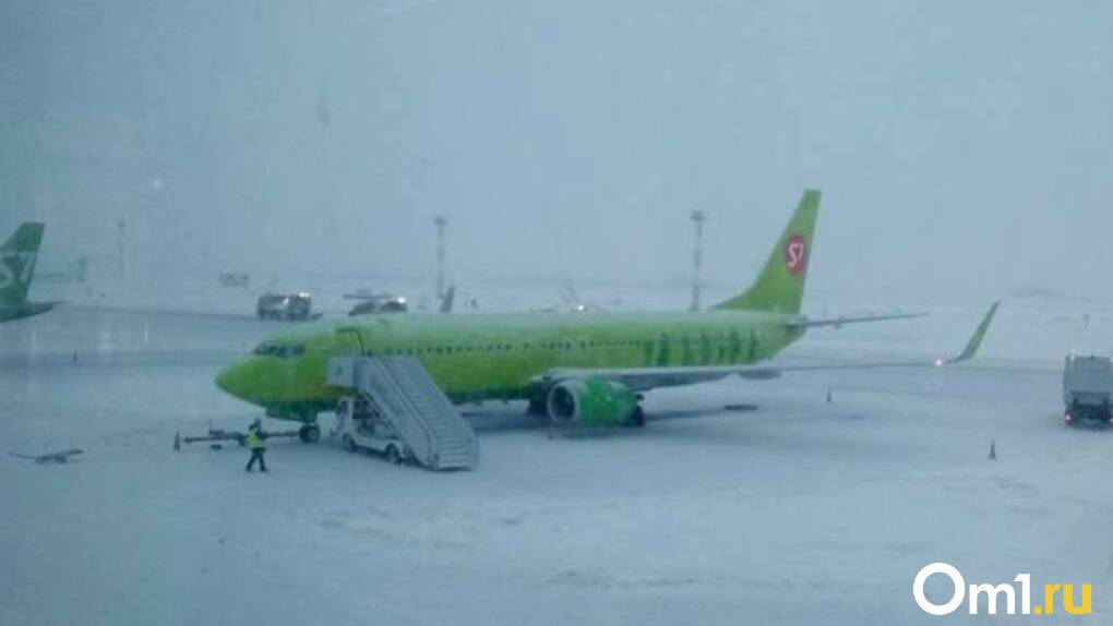 Три авиарейса Москва-Новосибирск задержали из-за плохой погоды