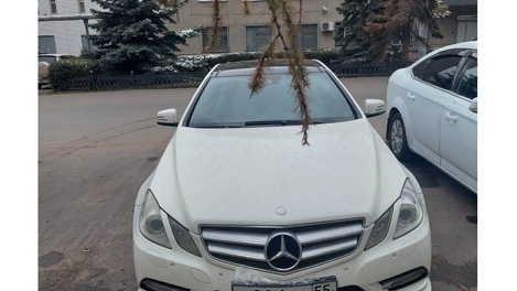 Омичка бросила парня, а за это он угнал её белоснежный Mercedes — ФОТО