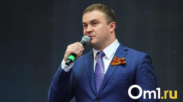 Первые лица Омска поздравили жителей с Днём Победы