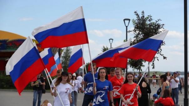 В Новосибирске отмечают День России на Михайловской набережной. ФОТО
