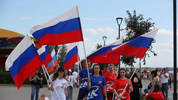 В Новосибирске отмечают День России на Михайловской набережной. ФОТО