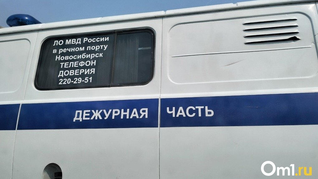 Спецназ и приставы опечатали крупную клинику «1+1» на улице Восход в Новосибирске