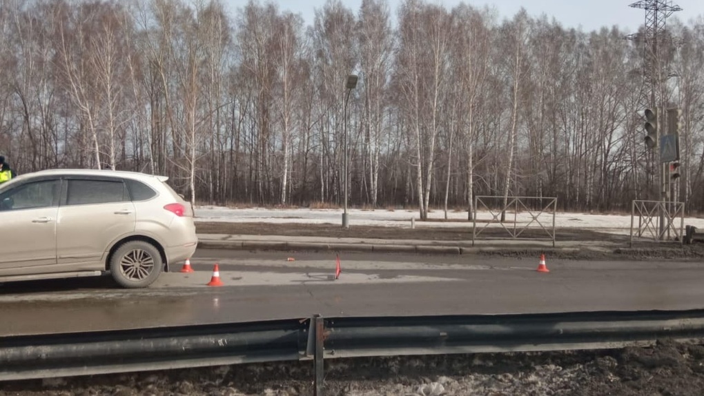 В Новосибирске водитель иномарки сбил насмерть пенсионера на пешеходном переходе. ФОТО