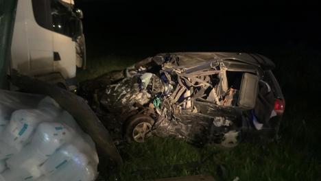 На трассе под Омском в чудовищном ДТП с фурой погибла молодая девушка