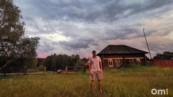 «Не дам исчезнуть родине предков». Омич Иван Кистин своими силами восстанавливает заброшенную деревню