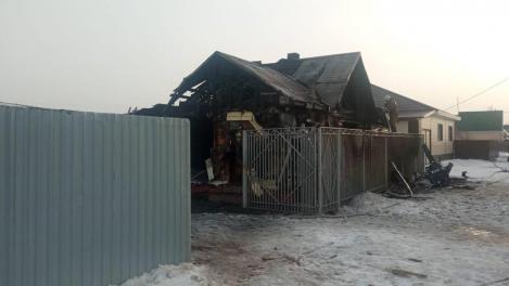 Загорелась гирлянда. Появились подробности пожара под Омском, где погибли двухлетние близнецы и бабушка