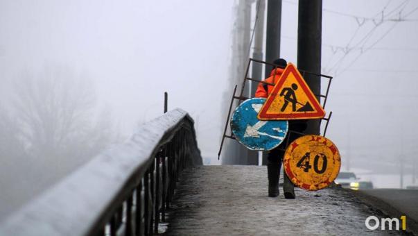 Сегодня ночью в Омске перекроют две полосы на мосту у Телецентра