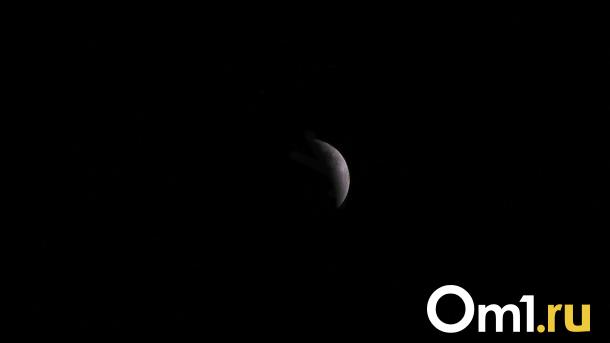 Жители Омской области заметили ночью разноцветные огни. Что произошло?