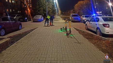 Первый случай в этом сезоне: в Омске сбили подростка на электросамокате