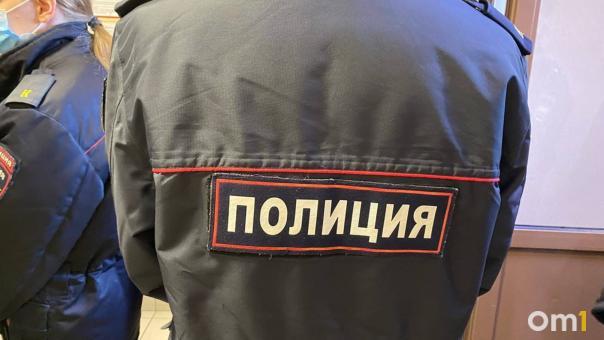 Наркоторговцев с крупной партией запрещённых веществ задержали в Омске