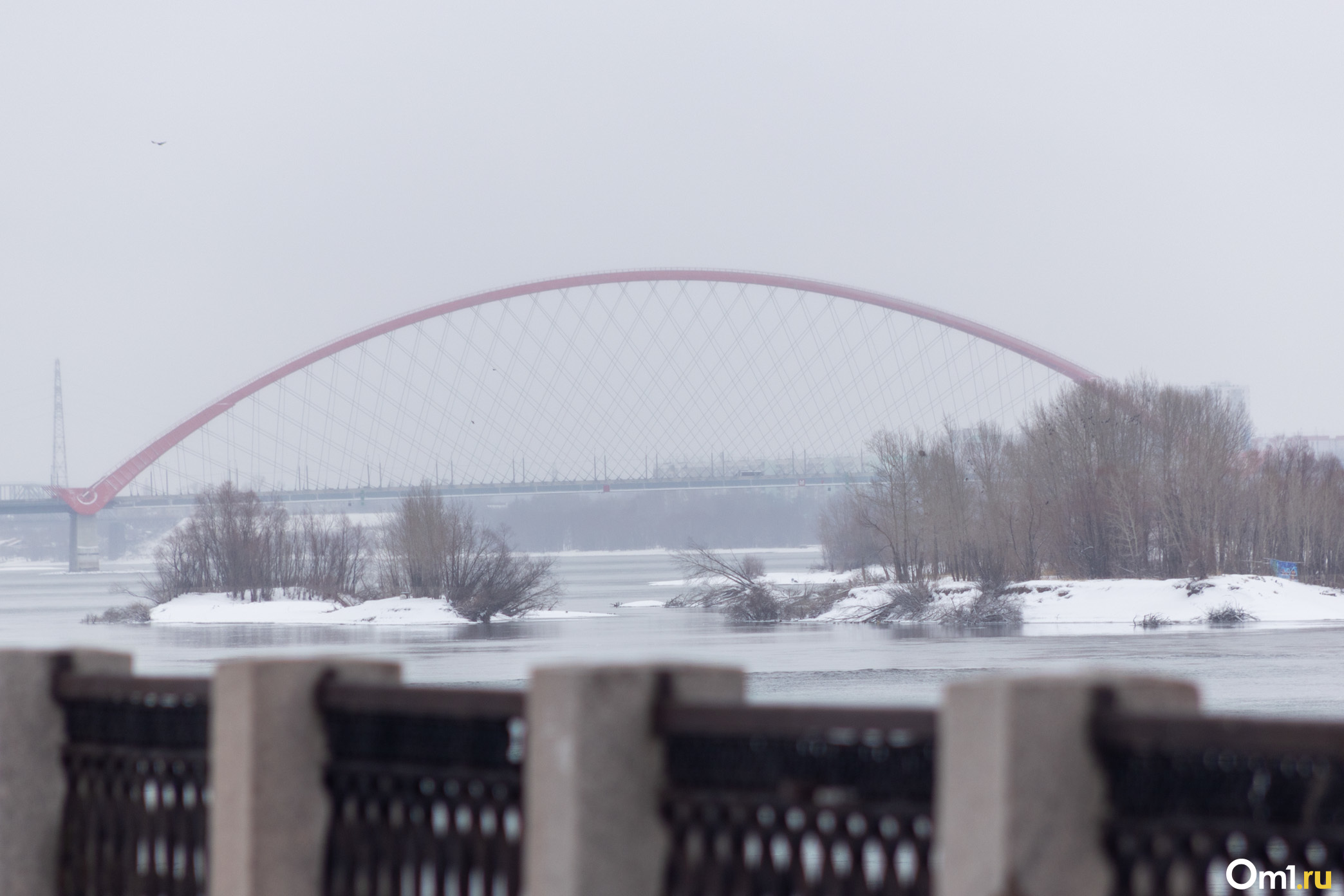 Снег 1 градусов. Бугринский мост Новосибирск 2022. Бугринский мост Новосибирск зимой. Канатная дорога Новосибирск Бугринский мост.