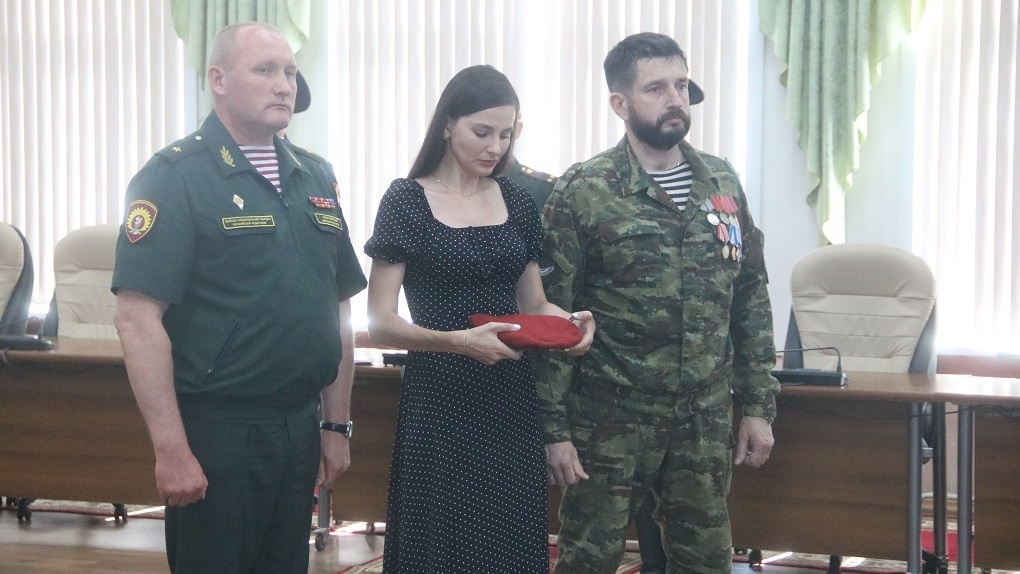 Вдове погибшего на Украине бердчанина вручили Орден Мужества