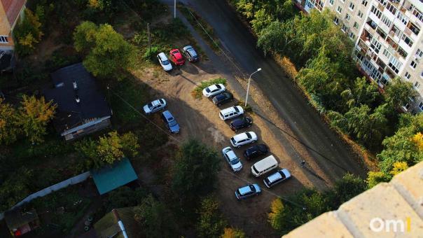 Откатил и поехал: в Омске задержали босого угонщика
