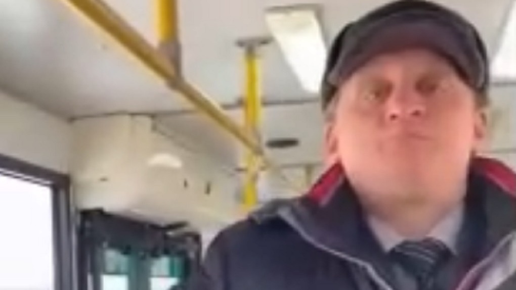 Бывший помощник новосибирского депутата устроил дебош в автобусе