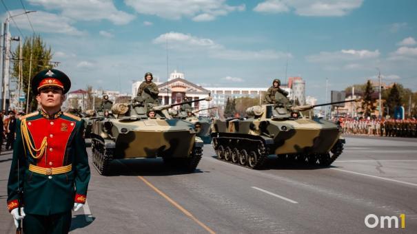 В Омске из-за репетиции парада отменят троллейбусы и изменят маршруты автобусов