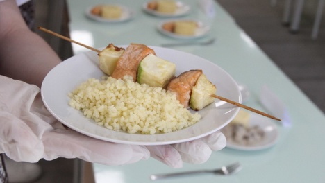 Вкусно, просто и красиво: в Омске обсудили новое меню для детских садов ФОТО