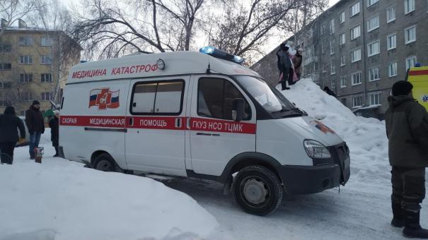 Врачи не смогли спасти девочку, выпавшую с 17 этажа в Новосибирске