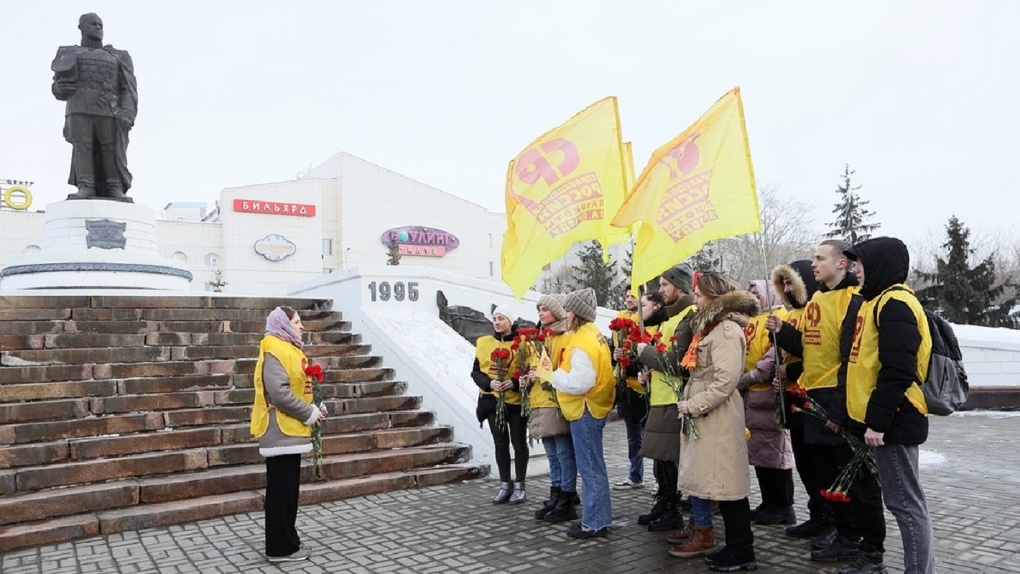 Молодёжное крыло «Справедливой России» в Омске устроило патриотическую акцию к 23 Февраля