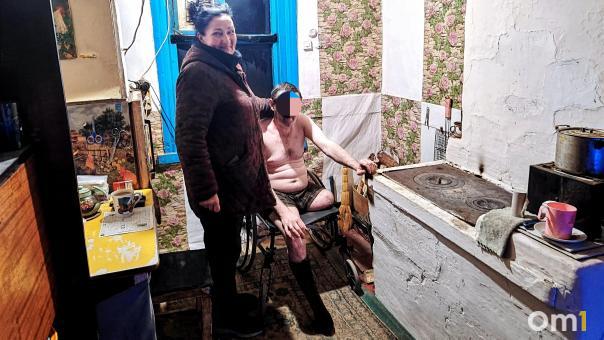 В Омске инвалид без ног 10 лет живёт в разваливающемся доме