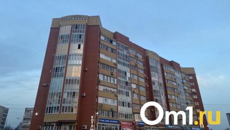 Виталий Хоценко помог омской сироте решить вопрос с жильём