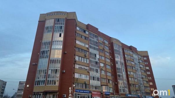 Виталий Хоценко помог омской сироте решить вопрос с жильём