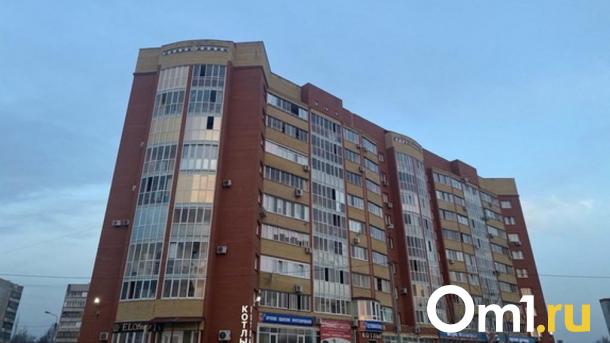Виталий Хоценко помог омской сироте решить вопрос с жильём