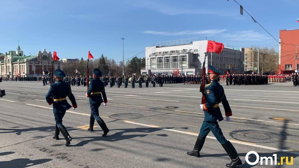 Показываем первые фото и видео с парада Победы в Новосибирске