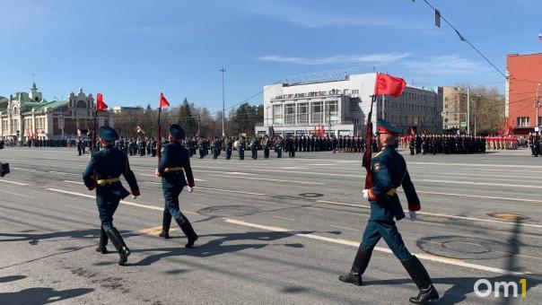 Показываем первые фото и видео с парада Победы в Новосибирске