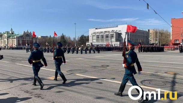 Показываем первые фото и видео с парада Победы в Новосибирске